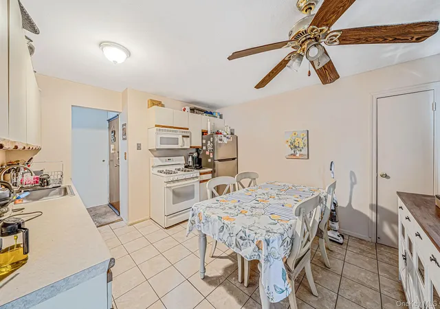 Photo 3 of Sale Pending at 260 Waverly Ave #72, Brookhaven, NY 11772 | MLS# 1050793 | Listing updated on 2026-10-03