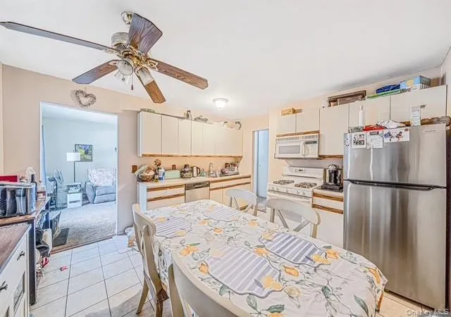 Listing Photo 4 - Condo for sale in building located at 260 Waverly Ave, Brookhaven, NY 11719 - Unit #72