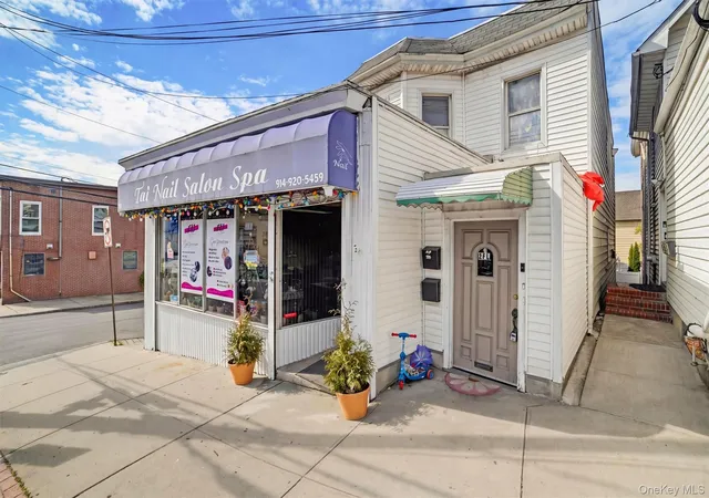 Photo 4 of House for sale at 17 Lockwood Ave, Yonkers, NY 10701 | MLS# 1050794 | Listing updated on 2026-10-01