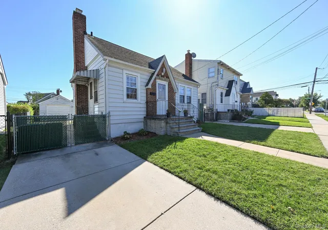 Photo 2 of Single family home for sale at 1087 Esther St, Hempstead, NY 11010 | MLS# 1050795 | Listing updated on 2026-10-20