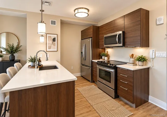 Photo 3 of Condo for sale at 701 Ridge Hl Blvd #4C, Yonkers, NY 10710 | MLS# 1050806 | Listing updated on 2026-10-08