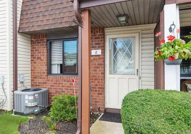 Photo 1 of Condo for sale at 6 Cambridge Dr W, Babylon, NY 11726 | MLS# 1050820 | Listing updated on 2026-09-16
