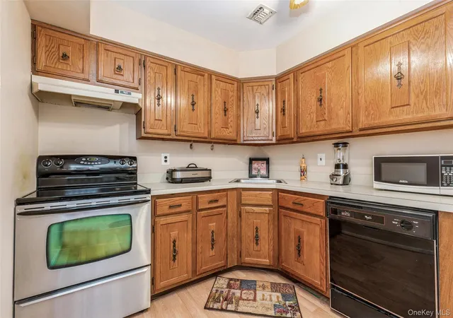 Photo 3 of Condo for sale at 6 Cambridge Dr W, Babylon, NY 11726 | MLS# 1050820 | Listing updated on 2026-09-16