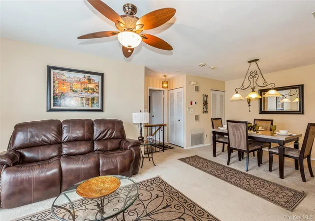 Listing Photo 5 - Condo for sale in building located at 6 Cambridge Dr W, Babylon, NY 11726
