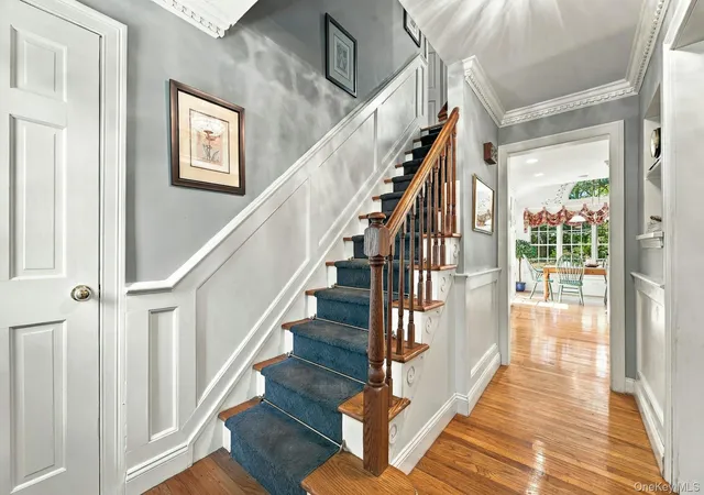 Photo 2 of Single family home for sale at 25 W Scudder Pl, Huntington, NY 11768 | MLS# 1050840 | Listing updated on 2026-09-29