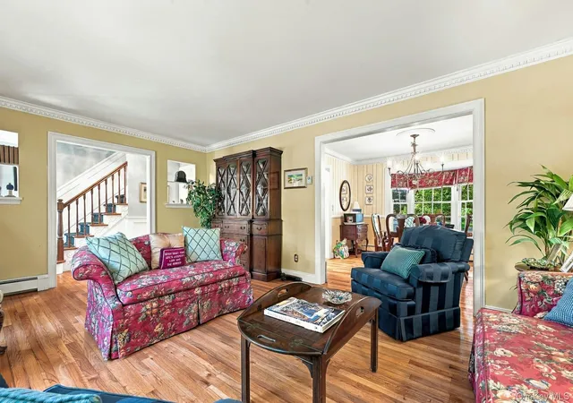 Photo 4 of Single family home for sale at 25 W Scudder Pl, Huntington, NY 11768 | MLS# 1050840 | Listing updated on 2026-09-29