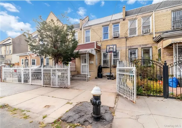 Single family home for sale at 3723 Rombouts Ave, New York, NY 10466 | MLS# 1050845