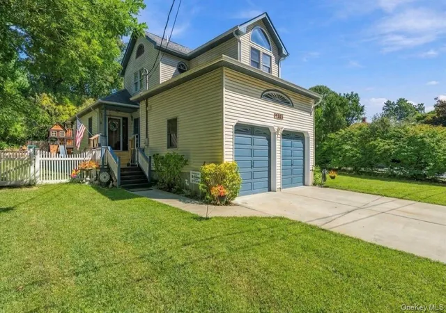 Photo 3 of Sale Pending at 277 Smith Rd, Brookhaven, NY 11967 | MLS# 1050863 | Listing updated on 2026-09-25