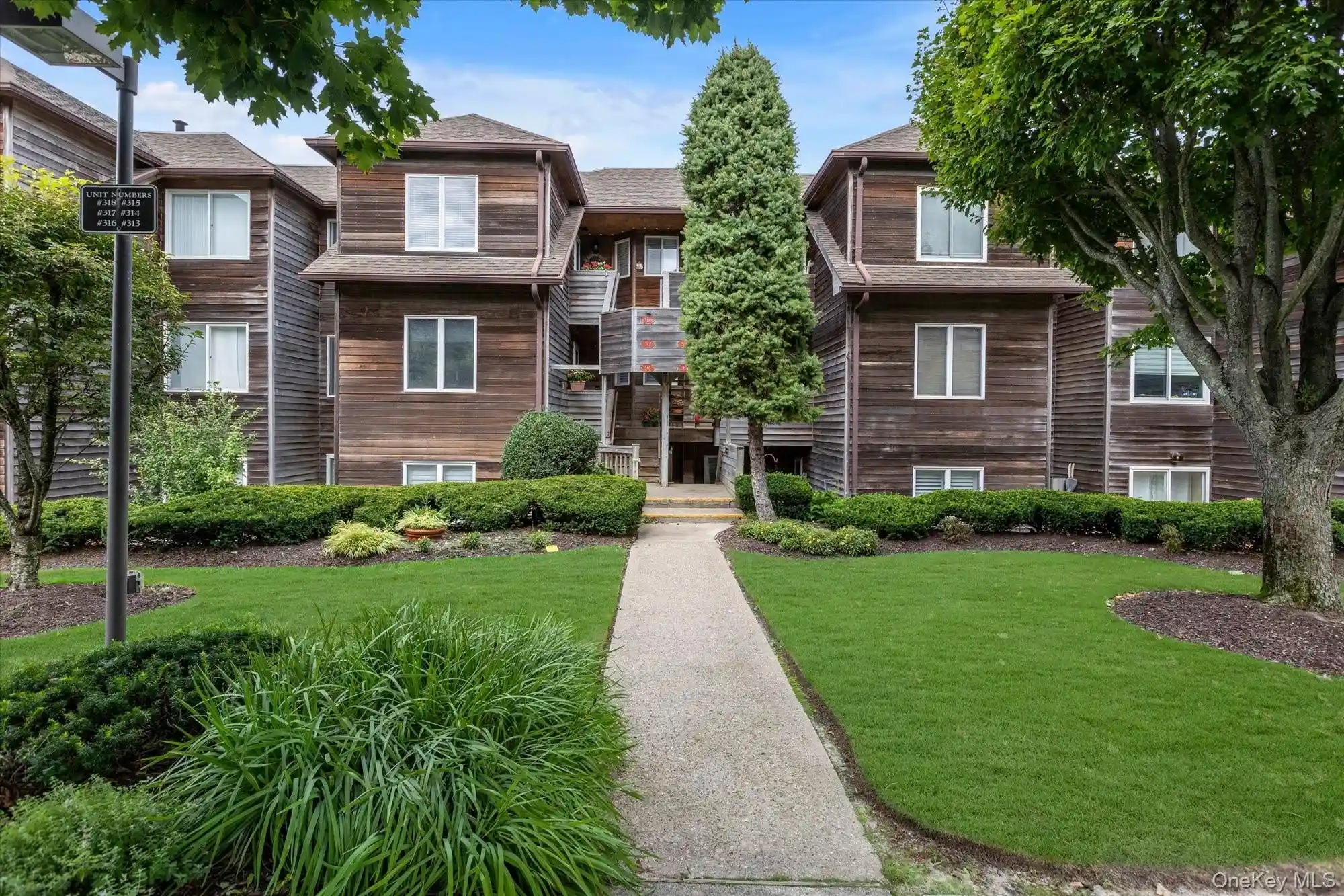 Listing Photo 1 - Condo for sale in 318 Fox Hl Dr located at 318 Fox Hl Dr, Riverhead, NY 11933 - Unit 318 Fox Hl Dr