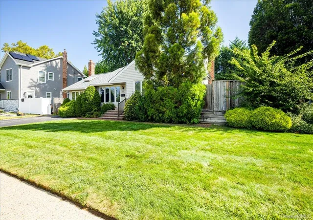 Photo 2 of Single family home for sale at 10 Seneca Dr, Oyster Bay, NY 11758 | MLS# 1050899 | Listing updated on 2026-10-04