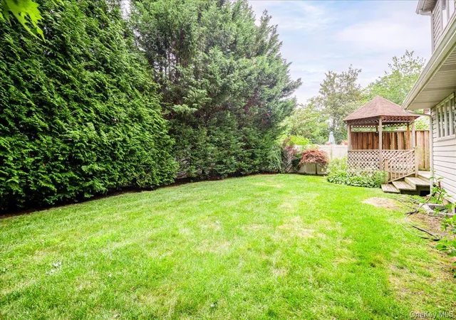 Photo 26 of Single family home for sale at 10 Seneca Dr, Oyster Bay, NY 11758 | MLS# 1050899 | Listing updated on 2026-10-08