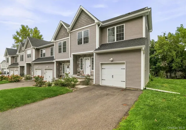 Photo 2 of Condo for sale at 809 Fairway Ct, New Windsor, NY 12553 | MLS# 1050902 | Listing updated on 2026-10-05