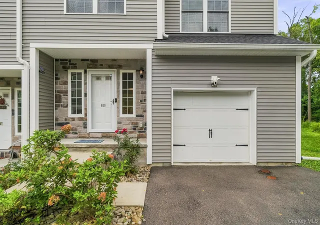 Photo 3 of Condo for sale at 809 Fairway Ct, New Windsor, NY 12553 | MLS# 1050902 | Listing updated on 2026-10-05