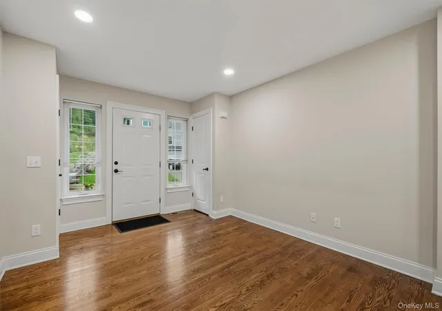 Listing Photo 5 - Condo for sale in building located at 809 Fairway Ct, New Windsor, NY 12553