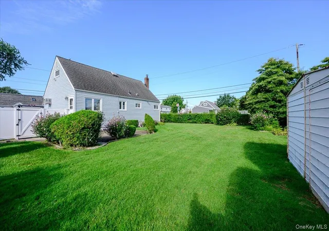 Photo 2 of Single family home for sale at 957 N Fulton Ave, Babylon, NY 11757 | MLS# 1050905 | Listing updated on 2026-09-28