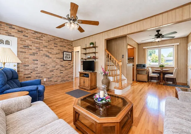 Photo 3 of Single family home for sale at 957 N Fulton Ave, Babylon, NY 11757 | MLS# 1050905 | Listing updated on 2026-09-28