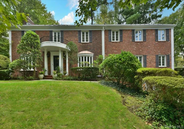 Single family home for sale at 9 Dorset Rd, North Hempstead, NY 11020 | MLS# 1050922