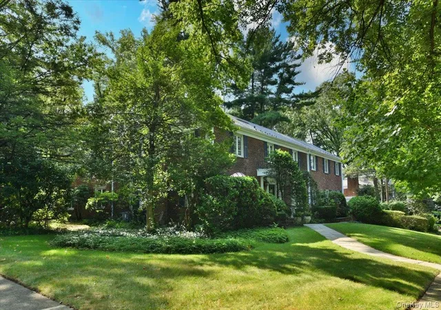 Photo 2 of Single family home for sale at 9 Dorset Rd, North Hempstead, NY 11020 | MLS# 1050922 | Listing updated on 2026-09-27