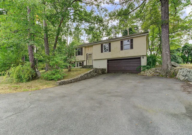 Photo 2 of Single family home for sale at 47 Jean Dr, Cortlandt, NY 10567 | MLS# 1050926 | Listing updated on 2026-09-30