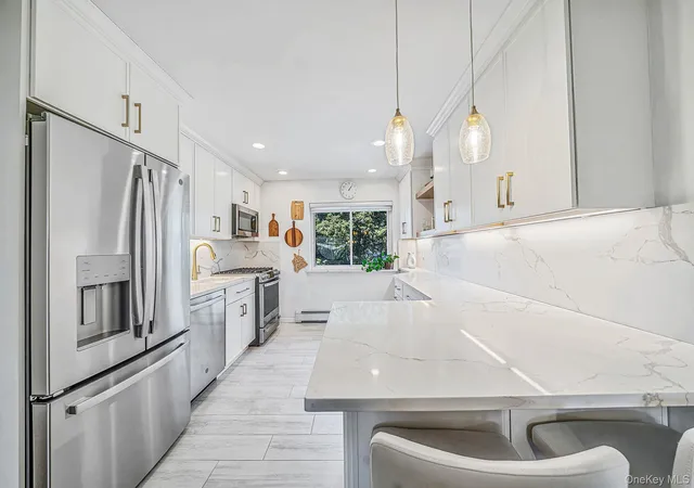Photo 1 of Sale Pending at 105 Prime Ave #F4, Huntington, NY 11743 | MLS# 1050940 | Listing updated on 2026-09-30