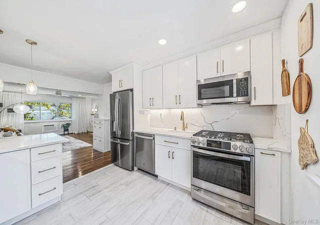 Listing Photo 5 - Condo for sale in building located at 105 Prime Ave, Huntington, NY 11743 - Unit #F4