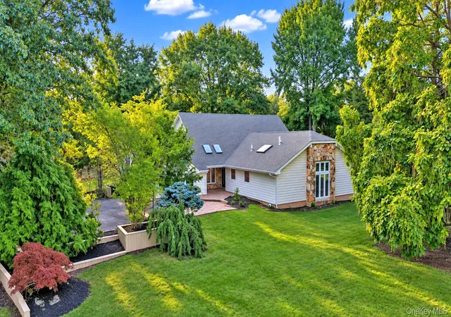 Photo 1 of Single family home for sale at 6 Cedarfield Ter, Smithtown, NY 11780 | MLS# 1050942 | Listing updated on 2026-10-13