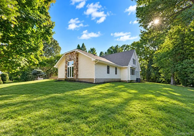 Photo 3 of Single family home for sale at 6 Cedarfield Ter, Smithtown, NY 11780 | MLS# 1050942 | Listing updated on 2026-10-01