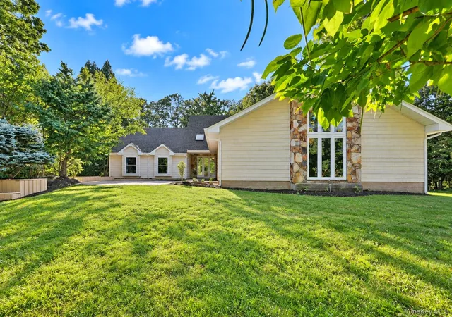 Photo 2 of Single family home for sale at 6 Cedarfield Ter, Smithtown, NY 11780 | MLS# 1050942 | Listing updated on 2026-10-01