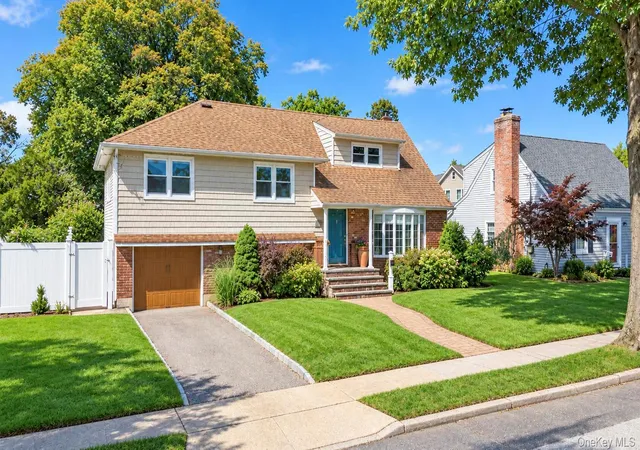 Photo 3 of Sale Pending at 2684 Howell St, Hempstead, NY 11510 | MLS# 1050943 | Listing updated on 2026-10-11
