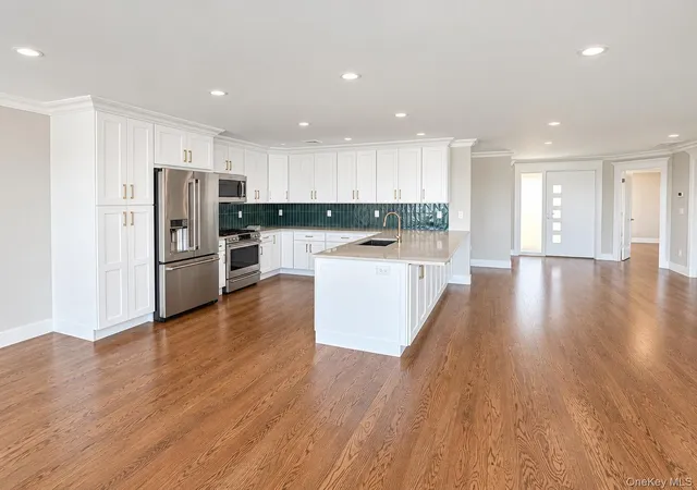 Photo 4 of Single family home for sale at 71 E Shore Dr, Babylon, NY 11702 | MLS# 1050945 | Listing updated on 2026-09-29