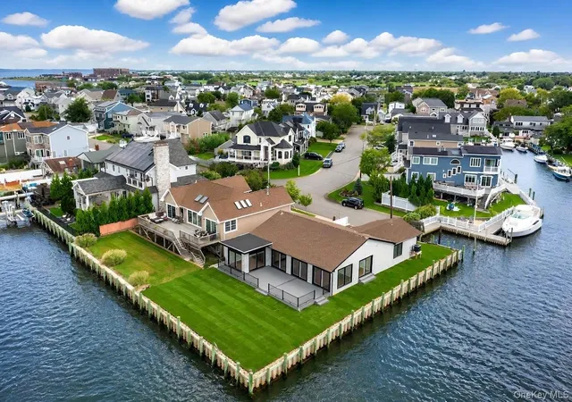 Photo 3 of Single family home for sale at 71 E Shore Dr, Babylon, NY 11702 | MLS# 1050945 | Listing updated on 2026-09-29