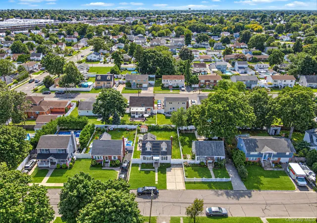 Photo 3 of Sale Pending at 223 N Fulton Ave, Babylon, NY 11757 | MLS# 1050947 | Listing updated on 2026-10-09
