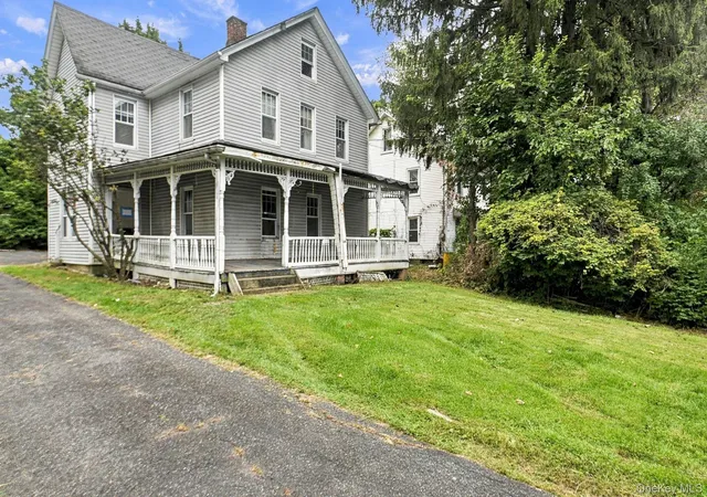Photo 2 of Single family home for sale at 10 Hudson Ter, Marlboro, NY 12542 | MLS# 1050974 | Listing updated on 2026-10-02
