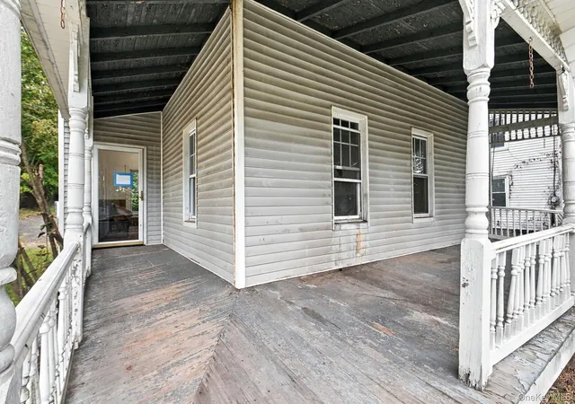 Photo 3 of Single family home for sale at 10 Hudson Ter, Marlboro, NY 12542 | MLS# 1050974 | Listing updated on 2026-10-02
