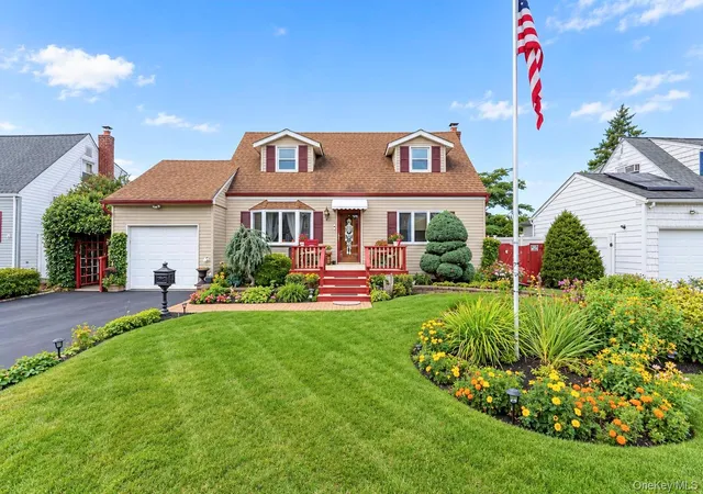 Photo 2 of Single family home for sale at 150 W 19th Street, Babylon, NY 11729 | MLS# 1050981 | Listing updated on 2026-09-30