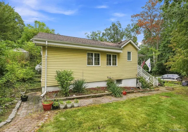 Photo 3 of Single family home for sale at 169 Walnut Rd, Putnam Valley, NY 10537 | MLS# 1050986 | Listing updated on 2026-09-16