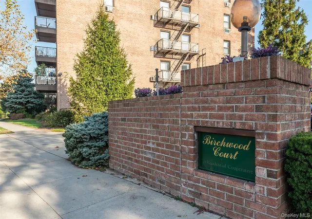 Photo 1 of Condo for sale at 5 Birchwood Ct #2-0, North Hempstead, NY 11501 | MLS# 1050995 | Listing updated on 2026-09-25