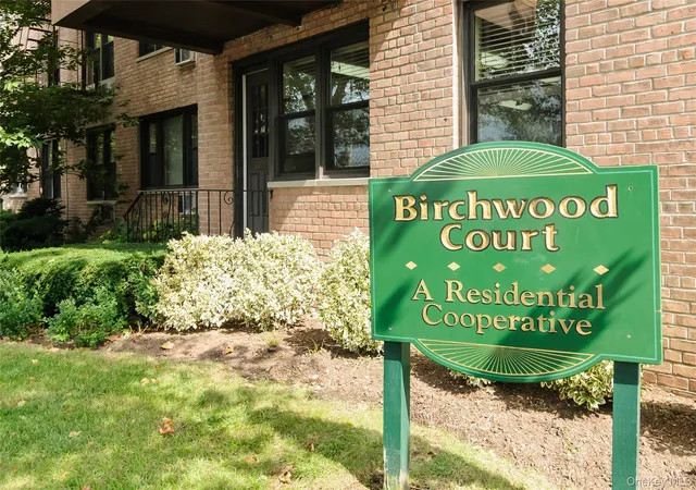 Photo 2 of Condo for sale at 5 Birchwood Ct #2-0, North Hempstead, NY 11501 | MLS# 1050995 | Listing updated on 2026-09-25