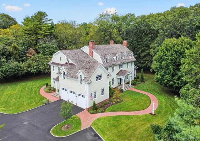 Photo 1 of Mansion for sale at 4 Wawapek Rd, Huntington, NY 11724 | MLS# 1051011 | Listing updated on 2026-10-01