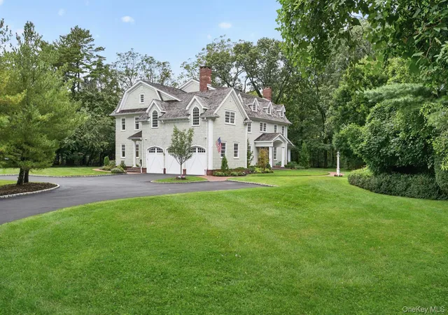 Photo 2 of Mansion for sale at 4 Wawapek Rd, Huntington, NY 11724 | MLS# 1051011 | Listing updated on 2026-10-01