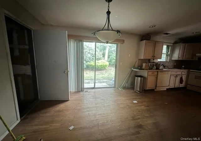 Photo 3 of Condo for sale at 4 Hancock, Brookhaven, NY 11980 | MLS# 1051018 | Listing updated on 2026-09-29