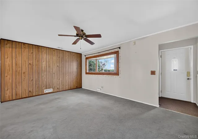 Photo 3 of Sale Pending at 4 Oaktree Ln, Huntington, NY 11746 | MLS# 1051025 | Listing updated on 2026-09-29