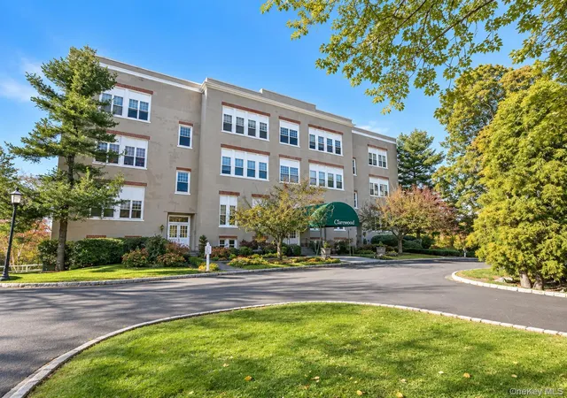 Photo 3 of Condo for sale at 100 Clarewood Dr #1K, Greenburgh, NY 10706 | MLS# 1051032 | Listing updated on 2026-09-16