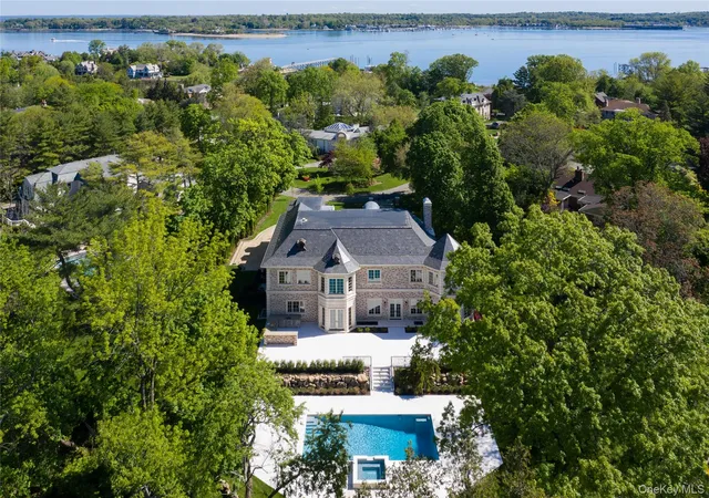 Photo 3 of Mansion for sale at 6 Foxwood Rd, North Hempstead, NY 11024 | MLS# 1051034 | Listing updated on 2026-09-16