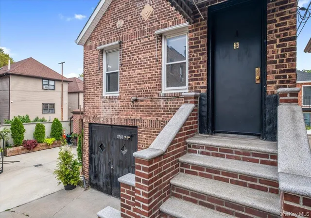 Photo 1 of Single family home for sale at 2760 Hering Ave, New York, NY 10469 | MLS# 1051036 | Listing updated on 2026-09-23