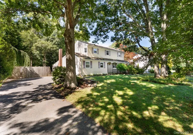 Photo 1 of Single family home for sale at 16 Heritage Pl S, Smithtown, NY 11767 | MLS# 1051061 | Listing updated on 2026-09-25