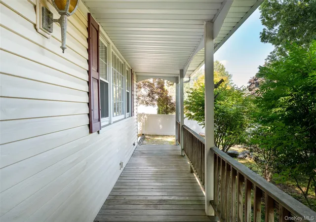 Photo 3 of Single family home for sale at 16 Heritage Pl S, Smithtown, NY 11767 | MLS# 1051061 | Listing updated on 2026-09-25