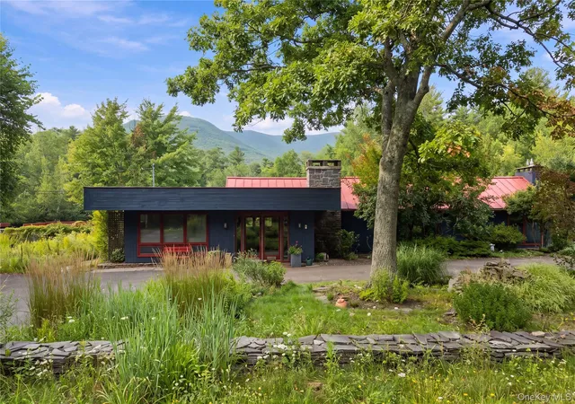 Photo 1 of Single family home for sale at 7 Wilber Ln, Woodstock, NY 12498 | MLS# 1051065 | Listing updated on 2026-10-03