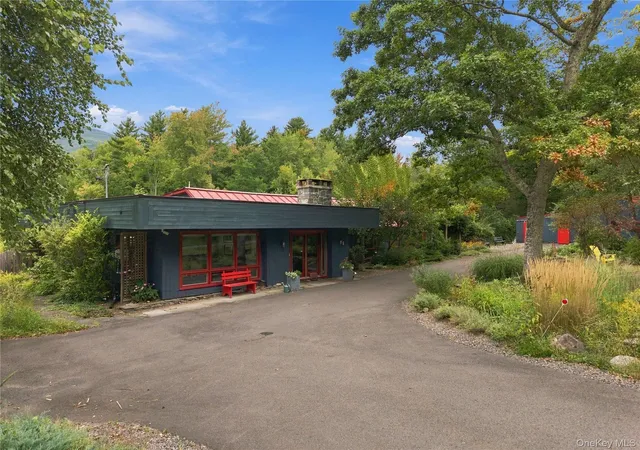 Photo 2 of Single family home for sale at 7 Wilber Ln, Woodstock, NY 12498 | MLS# 1051065 | Listing updated on 2026-10-03