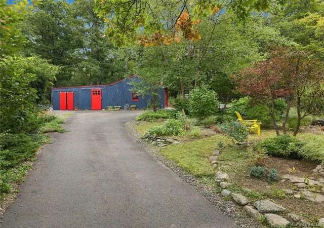 Photo 3 of Single family home for sale at 7 Wilber Ln, Woodstock, NY 12498 | MLS# 1051065 | Listing updated on 2026-10-03